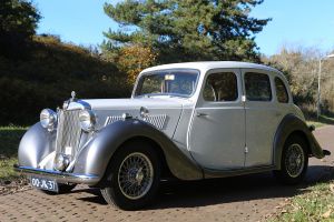 22-05-2019 NIEUWS; MG YB SALOON 1948 WINT PRIJS IN ENGELAND. De MG YB SALOON uit 1948 won bij een MG concours in Engeland de eerste prijs. De geheel gerestaureerde MG van Albert den Iseger was de uitblinker van de MG show in Engeland.waar meer dan 100 MG-s aan meededen.
foto: Albert den Iseger