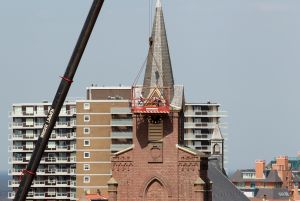 25-04-2019 NIEUWS; RESTAURATIE AAN KATHOLIEKE KERK TE EGMOND AAN ZEE. foto: Albert den Iseger