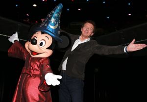 29-10-2014 SHOWBIZZ; ROBERT TEN BRINK WERKT MET KERST SAMEN MET MICKEY MOUSE. 
Robert ten Brink gaat op 26 december het verhaal vertellen van Disney s Fantasia Live in Concert in de Ziggo Dome. Dat vertelt de presentator maandag aan PRIVE.  Robert is door medeproducent RTL Live Entertainment gevraagd om het klassieke Disneyverhaal uit 1940 te vertellen.Ze kwamen bij mij uit vanwege het kerstgevoel,lacht de presentator, die ook een groot fan is van Disney.
foto: Albert den Iseger