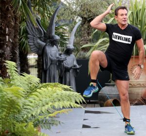 23-11-2016 SHOWBIZZ; GERARD JOLING BIJNA KLAAR VOOR DRUKKE DECEMBER MAAND. Gerard Joling drinkt voorlopig geen wijntje meer. Hij is volop aan het trainen met vriend en personal trainer ALAIN HULSPAS. Het wordt een drukke maand met veel optredens en dan moet ik in TOP vorm zijn. Een avond AHOY is gewoon een voetbalwedstrijd. Dus in Bergen kunnen ze de wijn flessen gekoeld laten staan, Gerard drinkt alleen nog een watertje.
foto: Albert den Iseger