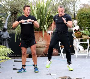 23-11-2016 SHOWBIZZ; GERARD JOLING BIJNA KLAAR VOOR DRUKKE DECEMBER MAAND. Gerard Joling drinkt voorlopig geen wijntje meer. Hij is volop aan het trainen met vriend en personal trainer ALAIN HULSPAS. Het wordt een drukke maand met veel optredens en dan moet ik in TOP vorm zijn. Een avond AHOY is gewoon een voetbalwedstrijd. Dus in Bergen kunnen ze de wijn flessen gekoeld laten staan, Gerard drinkt alleen nog een watertje.
foto: Albert den Iseger