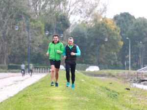 23-11-2016 SHOWBIZZ; GERARD JOLING BIJNA KLAAR VOOR DRUKKE DECEMBER MAAND. Gerard Joling drinkt voorlopig geen wijntje meer. Hij is volop aan het trainen met vriend en personal trainer ALAIN HULSPAS. Het wordt een drukke maand met veel optredens en dan moet ik in TOP vorm zijn. Een avond AHOY is gewoon een voetbalwedstrijd. Dus in Bergen kunnen ze de wijn flessen gekoeld laten staan, Gerard drinkt alleen nog een watertje.
foto: Albert den Iseger