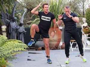 23-11-2016 SHOWBIZZ; GERARD JOLING BIJNA KLAAR VOOR DRUKKE DECEMBER MAAND. Gerard Joling drinkt voorlopig geen wijntje meer. Hij is volop aan het trainen met vriend en personal trainer ALAIN HULSPAS. Het wordt een drukke maand met veel optredens en dan moet ik in TOP vorm zijn. Een avond AHOY is gewoon een voetbalwedstrijd. Dus in Bergen kunnen ze de wijn flessen gekoeld laten staan, Gerard drinkt alleen nog een watertje.
foto: Albert den Iseger