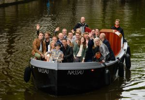 20-11-2016 SHOWBIZZ; JONG EN OUD LACHEN EN HUILEN OM CISKE DE RAT. In het theater DeLeMAR te Amsterdam de premiere van de musical CISKE DE RAT.
