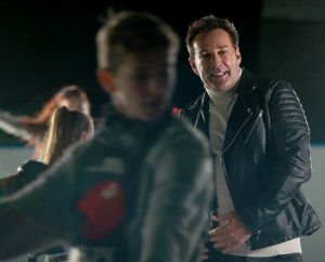 17-11-2017 SHOWBIZZ; GERARD JOLING EN TEAM BEZIG MET OPNAME VOOR NIEUWE CLIP. Gerard Joling brengt eind November een nieuwe single uit en daarvoor zijn ze ook bezig met een nieuwe clip. Op een schaatsbaan met de Nederlandse kampioenen kunstschaatsen ging Gerard echt uit zijn bol. Weer echt een winters schaatsplaatje moet het worden. Met mooie muziek en veel schaats plezier.
foto: Albert den Iseger