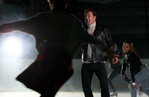 17-11-2017 SHOWBIZZ; GERARD JOLING EN TEAM BEZIG MET OPNAME VOOR NIEUWE CLIP. Gerard Joling brengt eind November een nieuwe single uit en daarvoor zijn ze ook bezig met een nieuwe clip. Op een schaatsbaan met de Nederlandse kampioenen kunstschaatsen ging Gerard echt uit zijn bol. Weer echt een winters schaatsplaatje moet het worden. Met mooie muziek en veel schaats plezier.
foto: Albert den Iseger