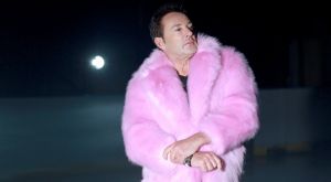 17-11-2017 SHOWBIZZ; GERARD JOLING EN TEAM BEZIG MET OPNAME VOOR NIEUWE CLIP. Gerard Joling brengt eind November een nieuwe single uit en daarvoor zijn ze ook bezig met een nieuwe clip. Op een schaatsbaan met de Nederlandse kampioenen kunstschaatsen ging Gerard echt uit zijn bol. Weer echt een winters schaatsplaatje moet het worden. Met mooie muziek en veel schaats plezier.
foto: Albert den Iseger