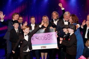 06-11-2017 SHOWBIZZ; ANGELS OF LIGHT GALA 2017. Wereld Ouders organiseerde voor de 6de keer het Angels of Light Gala. Het gala bracht dit jaar  400.000 op dat volledig naar projecten rondom het thema familie gaat. De organisatie biedt structurele 
hulp aan thuisloze kinderen in negen Latijns-Amerikaanse landen.
foto: Albert den Iseger