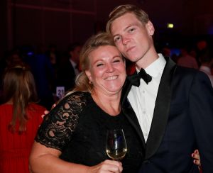 06-11-2017 SHOWBIZZ; ANGELS OF LIGHT GALA 2017. Wereld Ouders organiseerde voor de 6de keer het Angels of Light Gala. Het gala bracht dit jaar  400.000 op dat volledig naar projecten rondom het thema familie gaat. De organisatie biedt structurele  hulp aan thuisloze kinderen in negen Latijns-Amerikaanse landen. foto: Albert den Iseger