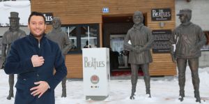 29-11-2017 SHOWBIZZ; TINO MARTIN IN VOETSPOREN VAN DE BEATLES. Tino Martin nam in het Oostenrijkse OBERTAUERN een clip op voor zijn kerst single KERSTFEEST WIL IK VIEREN. Met JOHN,PAUL,RINGO EN GEORGE in zijn schaduw begaf Tino Martin zich op  de heilige BEATLE grond. Zij namen de film HELP in 1965 hier op. foto: Albert den Iseger