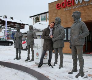 29-11-2017 SHOWBIZZ; TINO MARTIN IN VOETSPOREN VAN DE BEATLES. Tino Martin nam in het Oostenrijkse OBERTAUERN een clip op voor zijn kerst single KERSTFEEST WIL IK VIEREN. Met JOHN,PAUL,RINGO EN GEORGE in zijn schaduw begaf Tino Martin zich op  de heilige BEATLE grond. Zij namen de film HELP in 1965 hier op. foto: Albert den Iseger