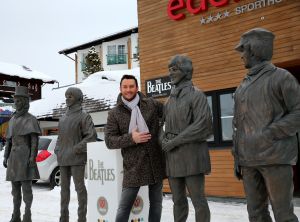 29-11-2017 SHOWBIZZ; TINO MARTIN IN VOETSPOREN VAN DE BEATLES. Tino Martin nam in het Oostenrijkse OBERTAUERN een clip op voor zijn kerst single KERSTFEEST WIL IK VIEREN. Met JOHN,PAUL,RINGO EN GEORGE in zijn schaduw begaf Tino Martin zich op  de heilige BEATLE grond. Zij namen de film HELP in 1965 hier op. foto: Albert den Iseger