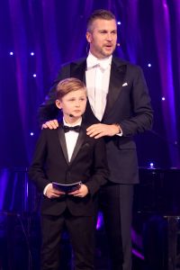 06-11-2017 SHOWBIZZ; ANGELS OF LIGHT GALA 2017. Wereld Ouders organiseerde voor de 6de keer het Angels of Light Gala. Het gala bracht dit jaar  400.000 op dat volledig naar projecten rondom het thema familie gaat. De organisatie biedt structurele  hulp aan thuisloze kinderen in negen Latijns-Amerikaanse landen. foto: Albert den Iseger