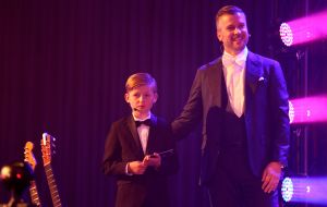 06-11-2017 SHOWBIZZ; ANGELS OF LIGHT GALA 2017. Wereld Ouders organiseerde voor de 6de keer het Angels of Light Gala. Het gala bracht dit jaar  400.000 op dat volledig naar projecten rondom het thema familie gaat. De organisatie biedt structurele  hulp aan thuisloze kinderen in negen Latijns-Amerikaanse landen. foto: Albert den Iseger