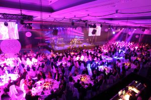 06-11-2017 SHOWBIZZ; ANGELS OF LIGHT GALA 2017. Wereld Ouders organiseerde voor de 6de keer het Angels of Light Gala. Het gala bracht dit jaar  400.000 op dat volledig naar projecten rondom het thema familie gaat. De organisatie biedt structurele  hulp aan thuisloze kinderen in negen Latijns-Amerikaanse landen. foto: Albert den Iseger