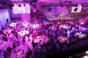 06-11-2017 SHOWBIZZ; ANGELS OF LIGHT GALA 2017. Wereld Ouders organiseerde voor de 6de keer het Angels of Light Gala. Het gala bracht dit jaar  400.000 op dat volledig naar projecten rondom het thema familie gaat. De organisatie biedt structurele  hulp aan thuisloze kinderen in negen Latijns-Amerikaanse landen. foto: Albert den Iseger