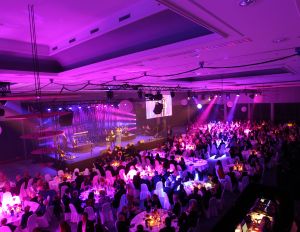 06-11-2017 SHOWBIZZ; ANGELS OF LIGHT GALA 2017. Wereld Ouders organiseerde voor de 6de keer het Angels of Light Gala. Het gala bracht dit jaar  400.000 op dat volledig naar projecten rondom het thema familie gaat. De organisatie biedt structurele  hulp aan thuisloze kinderen in negen Latijns-Amerikaanse landen. foto: Albert den Iseger