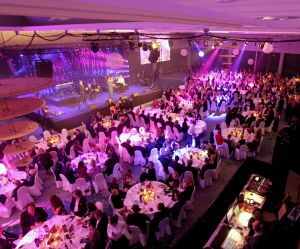 06-11-2017 SHOWBIZZ; ANGELS OF LIGHT GALA 2017. Wereld Ouders organiseerde voor de 6de keer het Angels of Light Gala. Het gala bracht dit jaar  400.000 op dat volledig naar projecten rondom het thema familie gaat. De organisatie biedt structurele  hulp aan thuisloze kinderen in negen Latijns-Amerikaanse landen. foto: Albert den Iseger