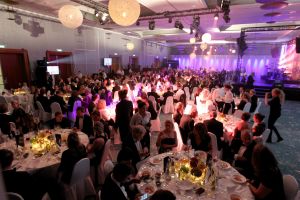 06-11-2017 SHOWBIZZ; ANGELS OF LIGHT GALA 2017. Wereld Ouders organiseerde voor de 6de keer het Angels of Light Gala. Het gala bracht dit jaar  400.000 op dat volledig naar projecten rondom het thema familie gaat. De organisatie biedt structurele  hulp aan thuisloze kinderen in negen Latijns-Amerikaanse landen. foto: Albert den Iseger