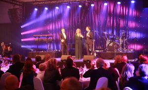 06-11-2017 SHOWBIZZ; ANGELS OF LIGHT GALA 2017. Wereld Ouders organiseerde voor de 6de keer het Angels of Light Gala. Het gala bracht dit jaar  400.000 op dat volledig naar projecten rondom het thema familie gaat. De organisatie biedt structurele  hulp aan thuisloze kinderen in negen Latijns-Amerikaanse landen. foto: Albert den Iseger