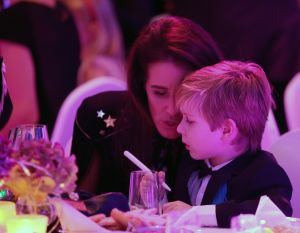 06-11-2017 SHOWBIZZ; ANGELS OF LIGHT GALA 2017. Wereld Ouders organiseerde voor de 6de keer het Angels of Light Gala. Het gala bracht dit jaar  400.000 op dat volledig naar projecten rondom het thema familie gaat. De organisatie biedt structurele  hulp aan thuisloze kinderen in negen Latijns-Amerikaanse landen. foto: Albert den Iseger