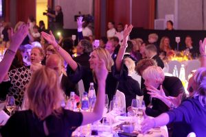 06-11-2017 SHOWBIZZ; ANGELS OF LIGHT GALA 2017. Wereld Ouders organiseerde voor de 6de keer het Angels of Light Gala. Het gala bracht dit jaar  400.000 op dat volledig naar projecten rondom het thema familie gaat. De organisatie biedt structurele  hulp aan thuisloze kinderen in negen Latijns-Amerikaanse landen. foto: Albert den Iseger