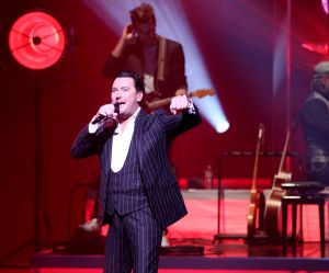 21-11-2018 SHOWBIZZ; TINO MARTIN SLUIT THEATER TOUR AF IN APELDOORN. Uitverkocht net als zijn andere concerten. Apeldoorn heeft Tino Martin in het hart gesloten.Het Orpheus theater zal dit optreden niet gauw vergeten.Tino bedankte het uitzinnige publiek en beloofde terug te zullen komen. Maar eerst nu het Olympische Stadion te Amsterdam waar de voorverkoop al in volle gang is.
foto: Albert den Iseger