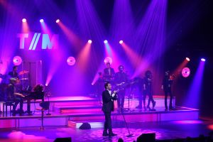 21-11-2018 SHOWBIZZ; TINO MARTIN SLUIT THEATER TOUR AF IN APELDOORN. Uitverkocht net als zijn andere concerten. Apeldoorn heeft Tino Martin in het hart gesloten.Het Orpheus theater zal dit optreden niet gauw vergeten.Tino bedankte het uitzinnige publiek en beloofde terug te zullen komen. Maar eerst nu het Olympische Stadion te Amsterdam waar de voorverkoop al in volle gang is.
foto: Albert den Iseger