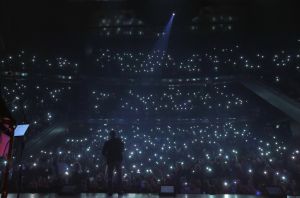 21-11-2018 SHOWBIZZ; TINO MARTIN SLUIT THEATER TOUR AF IN APELDOORN. Uitverkocht net als zijn andere concerten. Apeldoorn heeft Tino Martin in het hart gesloten.Het Orpheus theater zal dit optreden niet gauw vergeten.Tino bedankte het uitzinnige publiek en beloofde terug te zullen komen. Maar eerst nu het Olympische Stadion te Amsterdam waar de voorverkoop al in volle gang is.
foto: Albert den Iseger