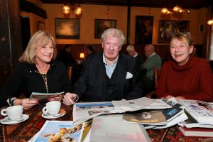 29-11-2018 SHOWBIZZ; WILLIBRORD FREQUIN OP KROEGENTOCHT DOOR HERFST ACHTIG BERGEN. Willibrord en zijn grote liefde Gesina deden een weekendje Bergen.  foto: Albert den Iseger