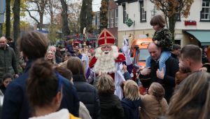 14-11-2021 NIEUWS; SINTERKLAAS IN BERGEN HEEFT ALLE TIJD VOOR IEDEREEN.De intocht van Sinterklaas in Bergen was echt een feest voor groot en klein. Deze Sinterklaas had tijd voor iedereen, foto, praatje, lachen en aandacht voor de kleine en grote mens.Het was echt een feest voor iedereen, zelfs alle ZWARTE pieten genoten van deze uurtjes in gezellig Bergen.
foto: Albert den Iseger