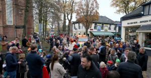 14-11-2021 NIEUWS; SINTERKLAAS IN BERGEN HEEFT ALLE TIJD VOOR IEDEREEN.De intocht van Sinterklaas in Bergen was echt een feest voor groot en klein. Deze Sinterklaas had tijd voor iedereen, foto, praatje, lachen en aandacht voor de kleine en grote mens.Het was echt een feest voor iedereen, zelfs alle ZWARTE pieten genoten van deze uurtjes in gezellig Bergen.
foto: Albert den Iseger