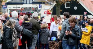 14-11-2021 NIEUWS; SINTERKLAAS IN BERGEN HEEFT ALLE TIJD VOOR IEDEREEN.De intocht van Sinterklaas in Bergen was echt een feest voor groot en klein. Deze Sinterklaas had tijd voor iedereen, foto, praatje, lachen en aandacht voor de kleine en grote mens.Het was echt een feest voor iedereen, zelfs alle ZWARTE pieten genoten van deze uurtjes in gezellig Bergen.
foto: Albert den Iseger