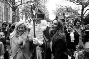 14-11-2021 NIEUWS; SINTERKLAAS IN BERGEN HEEFT ALLE TIJD VOOR IEDEREEN.De intocht van Sinterklaas in Bergen was echt een feest voor groot en klein. Deze Sinterklaas had tijd voor iedereen, foto, praatje, lachen en aandacht voor de kleine en grote mens.Het was echt een feest voor iedereen, zelfs alle ZWARTE pieten genoten van deze uurtjes in gezellig Bergen.
foto: Albert den Iseger