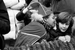 14-11-2021 NIEUWS; SINTERKLAAS IN BERGEN HEEFT ALLE TIJD VOOR IEDEREEN.De intocht van Sinterklaas in Bergen was echt een feest voor groot en klein. Deze Sinterklaas had tijd voor iedereen, foto, praatje, lachen en aandacht voor de kleine en grote mens.Het was echt een feest voor iedereen, zelfs alle ZWARTE pieten genoten van deze uurtjes in gezellig Bergen.
foto: Albert den Iseger