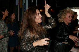 01-11-2021 SHOWBIZZ; FIDAN EKIZ WINT STRONG WOMAN AWARD 2021-Betty de Groot schenkt eerbetoon aan Fidan Ekiz. De 10 de editie van de STRONG WOMAN AWARD was weer een groot succes in het sfeer volle Apollo Hotel te Amsterdam. De meer dan 40 sterkte en bekende dames gingen weer met volle kofferbak naar huis.
Al  met al alle lof aan Betty de Groot.
Foto: Albert den Iseger