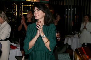 01-11-2021 SHOWBIZZ; FIDAN EKIZ WINT STRONG WOMAN AWARD 2021-Betty de Groot schenkt eerbetoon aan Fidan Ekiz. De 10 de editie van de STRONG WOMAN AWARD was weer een groot succes in het sfeer volle Apollo Hotel te Amsterdam. De meer dan 40 sterkte en bekende dames gingen weer met volle kofferbak naar huis.
Al  met al alle lof aan Betty de Groot.
Foto: Albert den Iseger