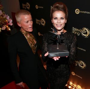 13-10-2016 SHOWBIZZ; FLOORTJE DESSING WINT GOUDEN TELEVIZIER RING 2016. Humberto Tan won de Televizier-Ster voor presentator, Chantal Janzen won opnieuw de Televizier-Ster voor presentatrice. Pip Pellens kreeg de prijs voor aanstormend talent. Paul de leeuw won met zijn talkshow. Thom Hoffman was de beste acteur en Angela Schijf als beste actrice.
foto: Albert den Iseger