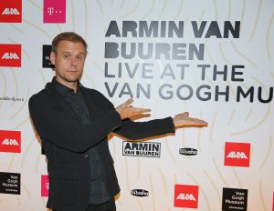 21-10-2016 SHOWBIZZ; ARMIN VAN BUUREN LIVE AT THE VAN GOGH MUSEUM.Ter gelegenheid van EMBRACE VINCENT, de speciale multimediatour die van BUUREN samen met het museum ontwikkelde, zal wereldwijd de show 2 x 25 minuten live worden gestreamd via de pagina van het museum en de dee jee EMBRACE Vincent is mede een initiatief van ALDA de organisator achter ARMIN ONLY en STATE of TRANCE.
foto: Albert den Iseger