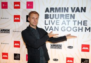 21-10-2016 SHOWBIZZ; ARMIN VAN BUUREN LIVE AT THE VAN GOGH MUSEUM.Ter gelegenheid van EMBRACE VINCENT, de speciale multimediatour die van BUUREN samen met het museum ontwikkelde, zal wereldwijd de show 2 x 25 minuten live worden gestreamd via de pagina van het museum en de dee jee EMBRACE Vincent is mede een initiatief van ALDA de organisator achter ARMIN ONLY en STATE of TRANCE.
foto: Albert den Iseger