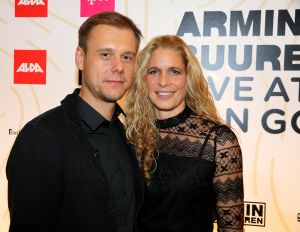 21-10-2016 SHOWBIZZ; ARMIN VAN BUUREN LIVE AT THE VAN GOGH MUSEUM.Ter gelegenheid van EMBRACE VINCENT, de speciale multimediatour die van BUUREN samen met het museum ontwikkelde, zal wereldwijd de show 2 x 25 minuten live worden gestreamd via de pagina van het museum en de dee jee EMBRACE Vincent is mede een initiatief van ALDA de organisator achter ARMIN ONLY en STATE of TRANCE.
foto: Albert den Iseger