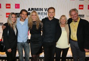 21-10-2016 SHOWBIZZ; ARMIN VAN BUUREN LIVE AT THE VAN GOGH MUSEUM.Ter gelegenheid van EMBRACE VINCENT, de speciale multimediatour die van BUUREN samen met het museum ontwikkelde, zal wereldwijd de show 2 x 25 minuten live worden gestreamd via de pagina van het museum en de dee jee EMBRACE Vincent is mede een initiatief van ALDA de organisator achter ARMIN ONLY en STATE of TRANCE.
foto: Albert den Iseger