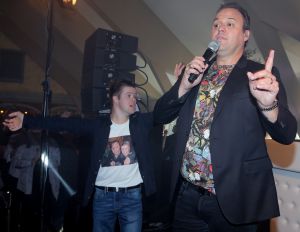 06-10-2016 SHOWBIZZ; FRANS BAUER GEEFT FANCLUB DAG TUSSEN DE MOOISTE VOGELS. Meer dan 800 fans waren naar Avifauna gekomen om de fanclubdag van Frans Bauer te mogen meemaken.Er was muziek ,eten en drinken voor de trouwste fans van Frans. Het spektakel duurde tot ver in de avond en was wederom een groot succes. foto: Albert den Iseger