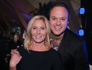 06-10-2016 SHOWBIZZ; FRANS BAUER GEEFT FANCLUB DAG TUSSEN DE MOOISTE VOGELS. Meer dan 800 fans waren naar Avifauna gekomen om de fanclubdag van Frans Bauer te mogen meemaken.Er was muziek ,eten en drinken voor de trouwste fans van Frans. Het spektakel duurde tot ver in de avond en was wederom een groot succes.
foto: Albert den Iseger