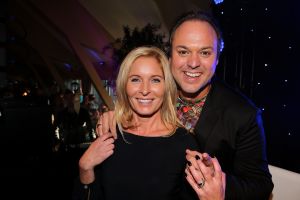 06-10-2016 SHOWBIZZ; FRANS BAUER GEEFT FANCLUB DAG TUSSEN DE MOOISTE VOGELS. Meer dan 800 fans waren naar Avifauna gekomen om de fanclubdag van Frans Bauer te mogen meemaken.Er was muziek ,eten en drinken voor de trouwste fans van Frans. Het spektakel duurde tot ver in de avond en was wederom een groot succes.
foto: Albert den Iseger