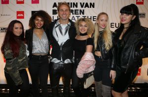 21-10-2016 SHOWBIZZ; ARMIN VAN BUUREN LIVE AT THE VAN GOGH MUSEUM.Ter gelegenheid van EMBRACE VINCENT, de speciale multimediatour die van BUUREN samen met het museum ontwikkelde, zal wereldwijd de show 2 x 25 minuten live worden gestreamd via de pagina van het museum en de dee jee EMBRACE Vincent is mede een initiatief van ALDA de organisator achter ARMIN ONLY en STATE of TRANCE.
foto: Albert den Iseger