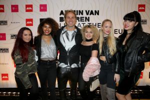 21-10-2016 SHOWBIZZ; ARMIN VAN BUUREN LIVE AT THE VAN GOGH MUSEUM.Ter gelegenheid van EMBRACE VINCENT, de speciale multimediatour die van BUUREN samen met het museum ontwikkelde, zal wereldwijd de show 2 x 25 minuten live worden gestreamd via de pagina van het museum en de dee jee EMBRACE Vincent is mede een initiatief van ALDA de organisator achter ARMIN ONLY en STATE of TRANCE.
foto: Albert den Iseger