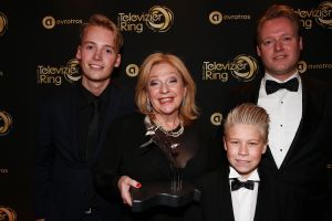 13-10-2016 SHOWBIZZ; FLOORTJE DESSING WINT GOUDEN TELEVIZIER RING 2016. Humberto Tan won de Televizier-Ster voor presentator, Chantal Janzen won opnieuw de Televizier-Ster voor presentatrice. Pip Pellens kreeg de prijs voor aanstormend talent. Paul de leeuw won met zijn talkshow. Thom Hoffman was de beste acteur en Angela Schijf als beste actrice.
foto: Albert den Iseger