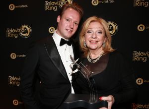 13-10-2016 SHOWBIZZ; FLOORTJE DESSING WINT GOUDEN TELEVIZIER RING 2016. Humberto Tan won de Televizier-Ster voor presentator, Chantal Janzen won opnieuw de Televizier-Ster voor presentatrice. Pip Pellens kreeg de prijs voor aanstormend talent. Paul de leeuw won met zijn talkshow. Thom Hoffman was de beste acteur en Angela Schijf als beste actrice.
foto: Albert den Iseger