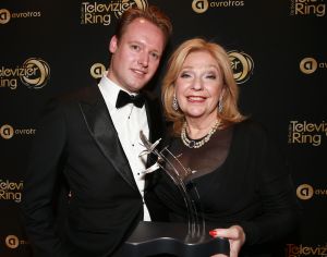 13-10-2016 SHOWBIZZ; FLOORTJE DESSING WINT GOUDEN TELEVIZIER RING 2016. Humberto Tan won de Televizier-Ster voor presentator, Chantal Janzen won opnieuw de Televizier-Ster voor presentatrice. Pip Pellens kreeg de prijs voor aanstormend talent. Paul de leeuw won met zijn talkshow. Thom Hoffman was de beste acteur en Angela Schijf als beste actrice.
foto: Albert den Iseger